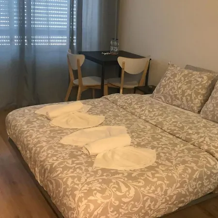 Village Gh بيت ضيافة سينترا