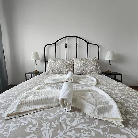 Village Gh بيت ضيافة سينترا